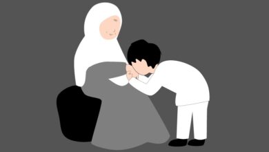 مواقف من حياة الصحابة في بر الوالدين